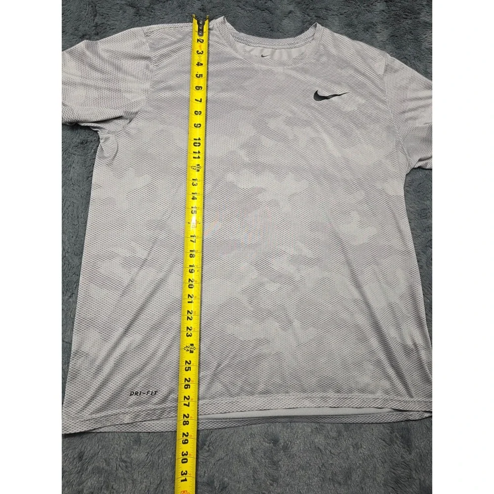 Nike Dri-FIT Mens XL Grey Camo Short Sleeve Training Shirt Activewear 0245